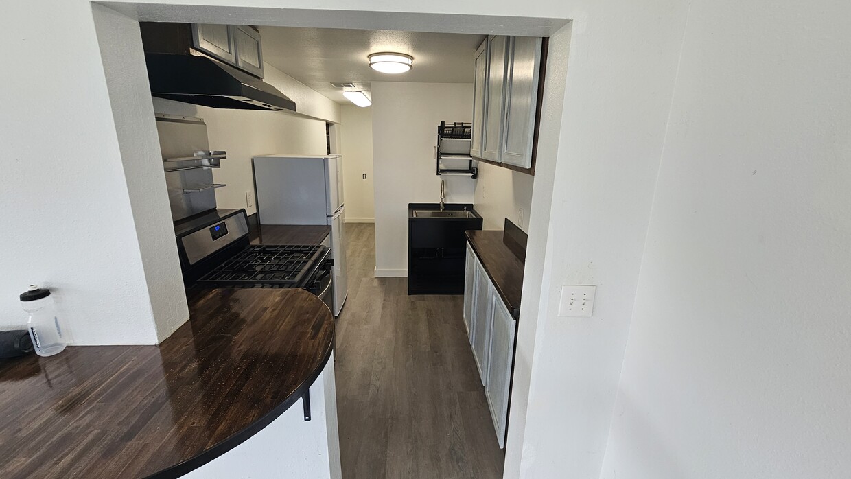 Efficiency kitchen - 501 34th St