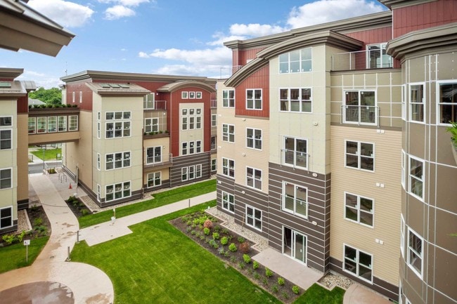 Building Photo - Riverpark Lofts