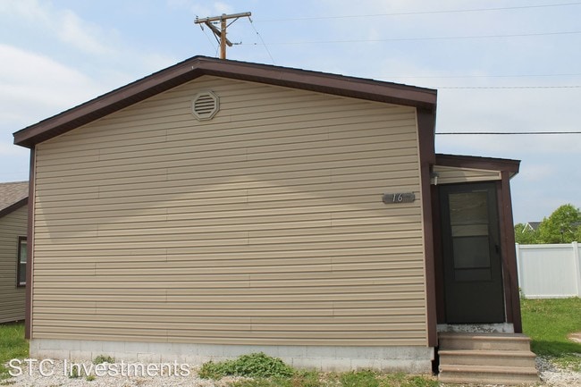 Building Photo - 2 br, 1 bath House - 1718 W. Jackson #16