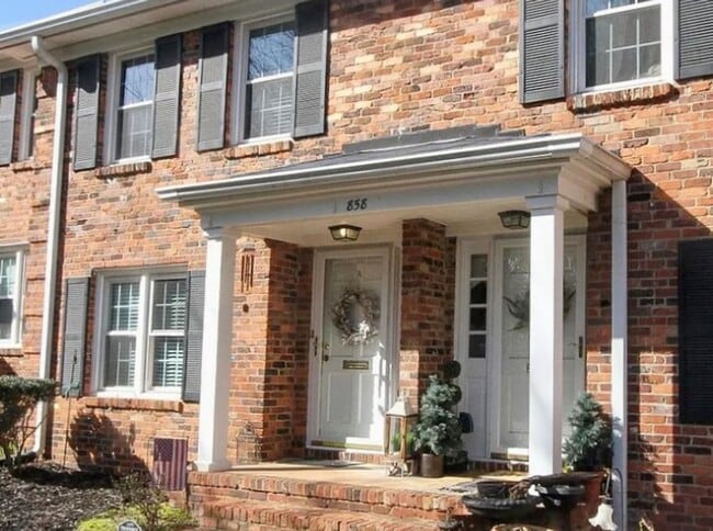 Building Photo - Cotswold Area Townhome – Renovated with Modern Upgrades