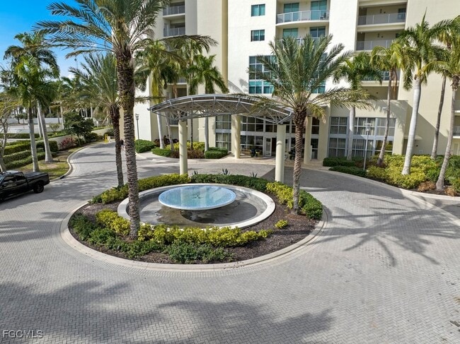 Foto del edificio - 3000 Oasis Grand Blvd