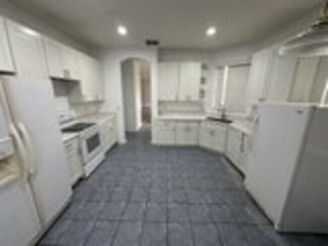 Building Photo - 596 Neumann Village Ct