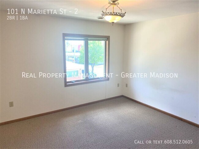 Foto del edificio - Large upper 2bed townhome apartment in bea...