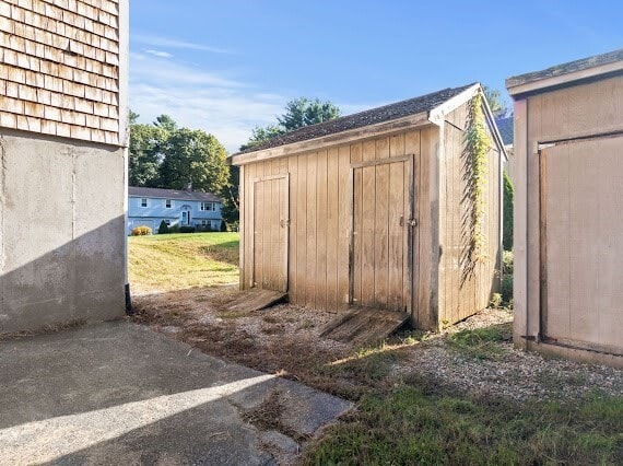 Building Photo - 517 Judson St