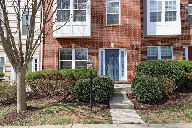 Building Photo - Spacious Cherry Hill Townhome