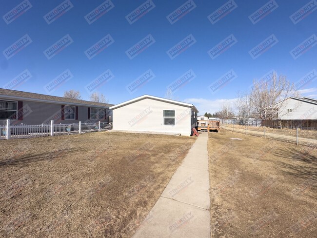 Building Photo - 3 bedroom, 2 bath 1,232 sqft single-family...