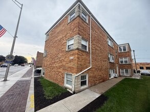 Building Photo - 8038 Grand Ave