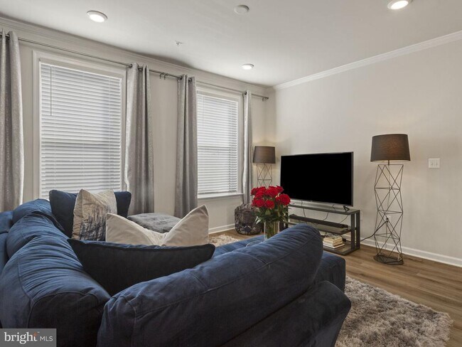 Building Photo - 4810 Vista Glen Ln