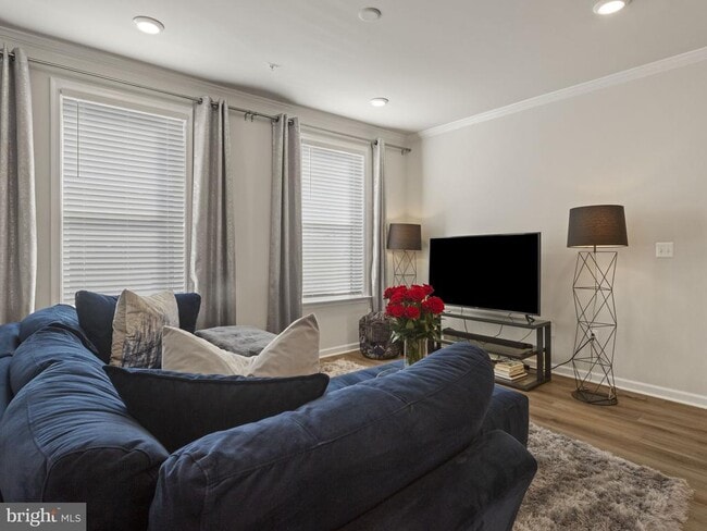 Foto del edificio - 4810 Vista Glen Ln