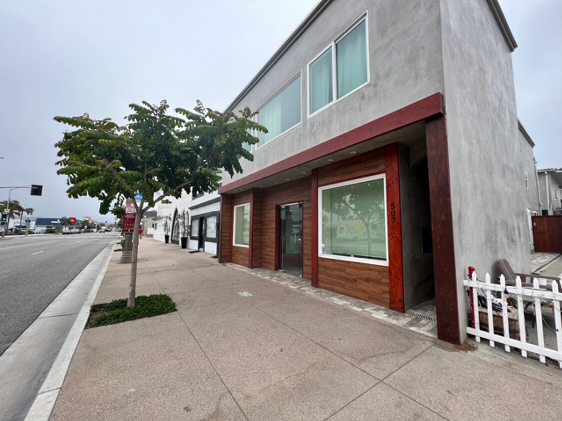 Foto principal - 507 E Balboa Blvd