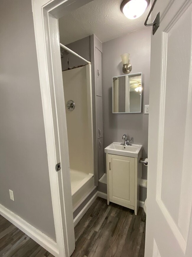 Building Photo - 1 Bedroom House in Elkhart!