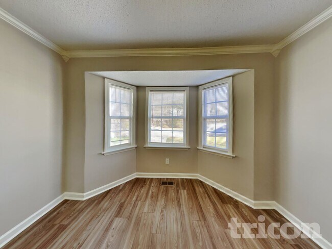 Building Photo - 104 Roundtree Ct
