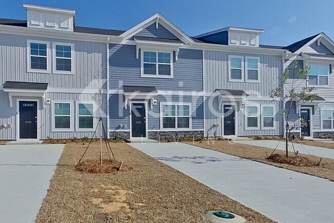 Building Photo - 2233 Banyon Cir