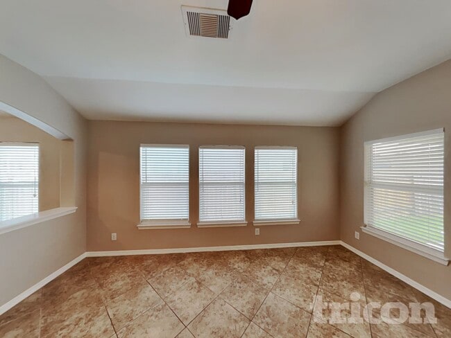 Foto del edificio - 715 Pequin Rd