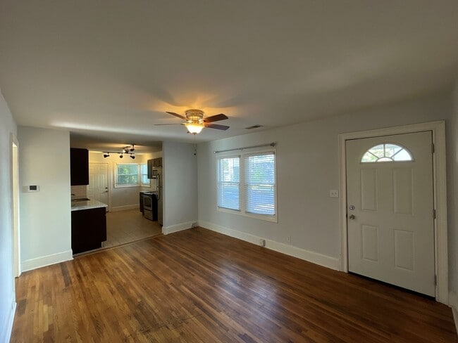 Foto del edificio - A0U02-1728 &amp; 1730 Matheson Ave.