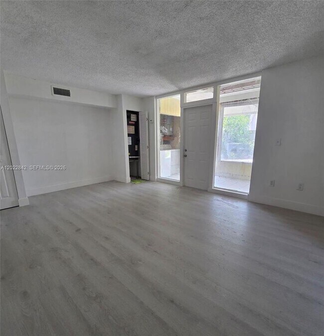 Foto del edificio - 1104 W 44th St