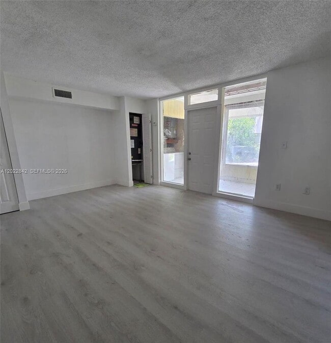 Photo - 1104 W 44th St House