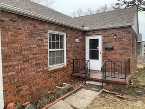 Building Photo - 2070 Dewey Ave