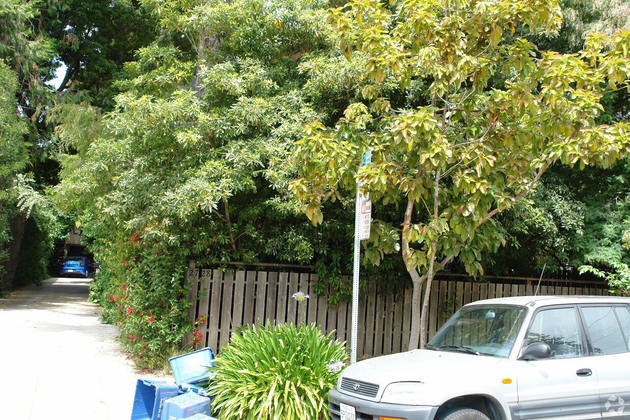 Primary Photo - 2728 Benvenue Ave