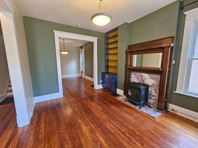 Foto del edificio - 537 W 3rd Ave