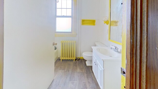 Building Photo - 2nd Floor Apartment