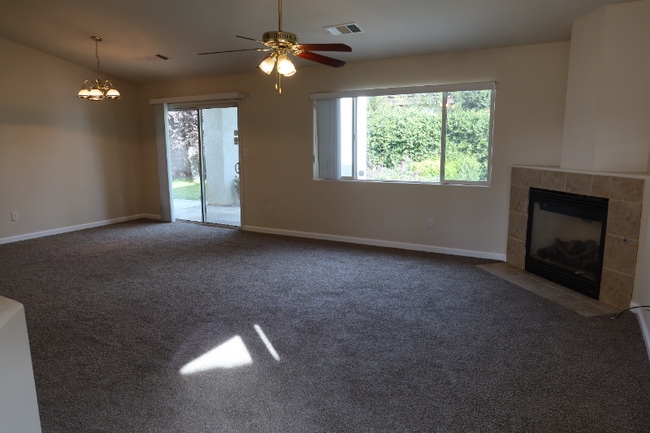 Building Photo - 10100 Grand View Summit Dr