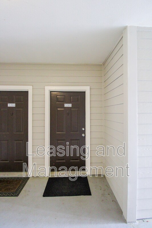 Building Photo - 700 Daniel Ellis Dr