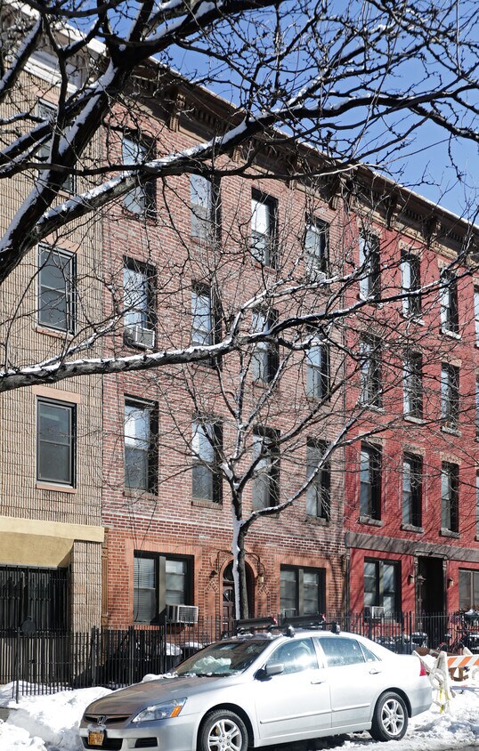 Building Photo - 683 Union St