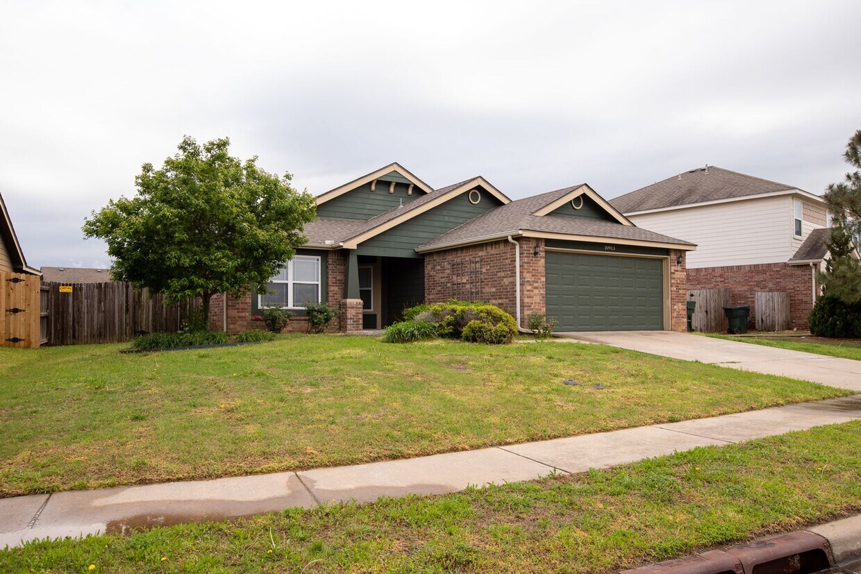 Primary Photo - 3 Bed / 2 Bath in Owasso!