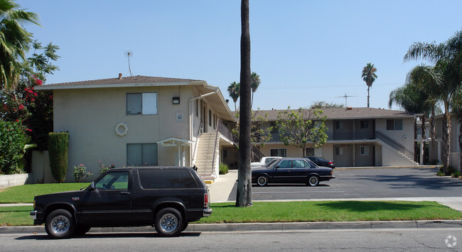 Building Photo - Las Palmas Apartments