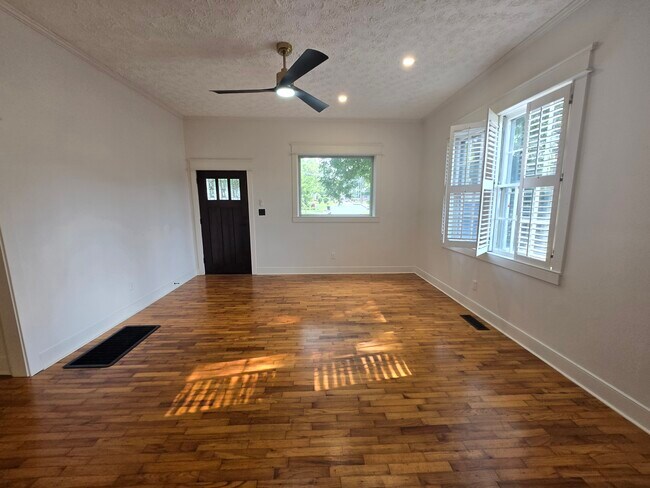 Foto del edificio - 1579 Vesta Ave
