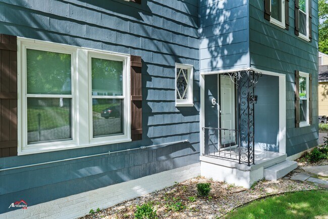 Building Photo - 6 Wanda Ct