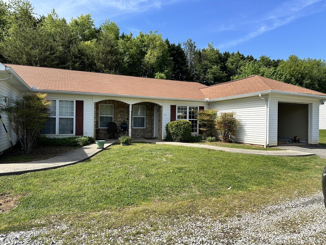 Foto principal - 2252 Mentor Rd