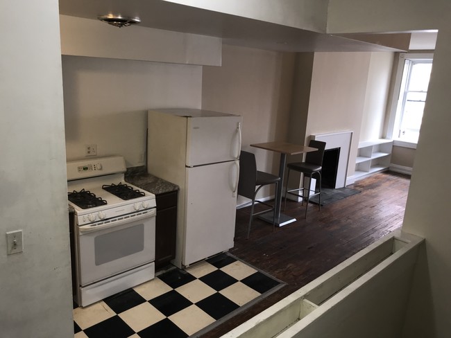 kitchen / living room - 5 W Biddle St