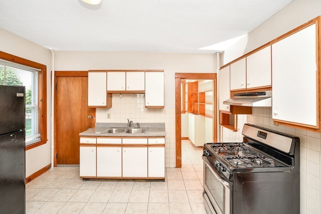 Kitchen - 11 Baird St
