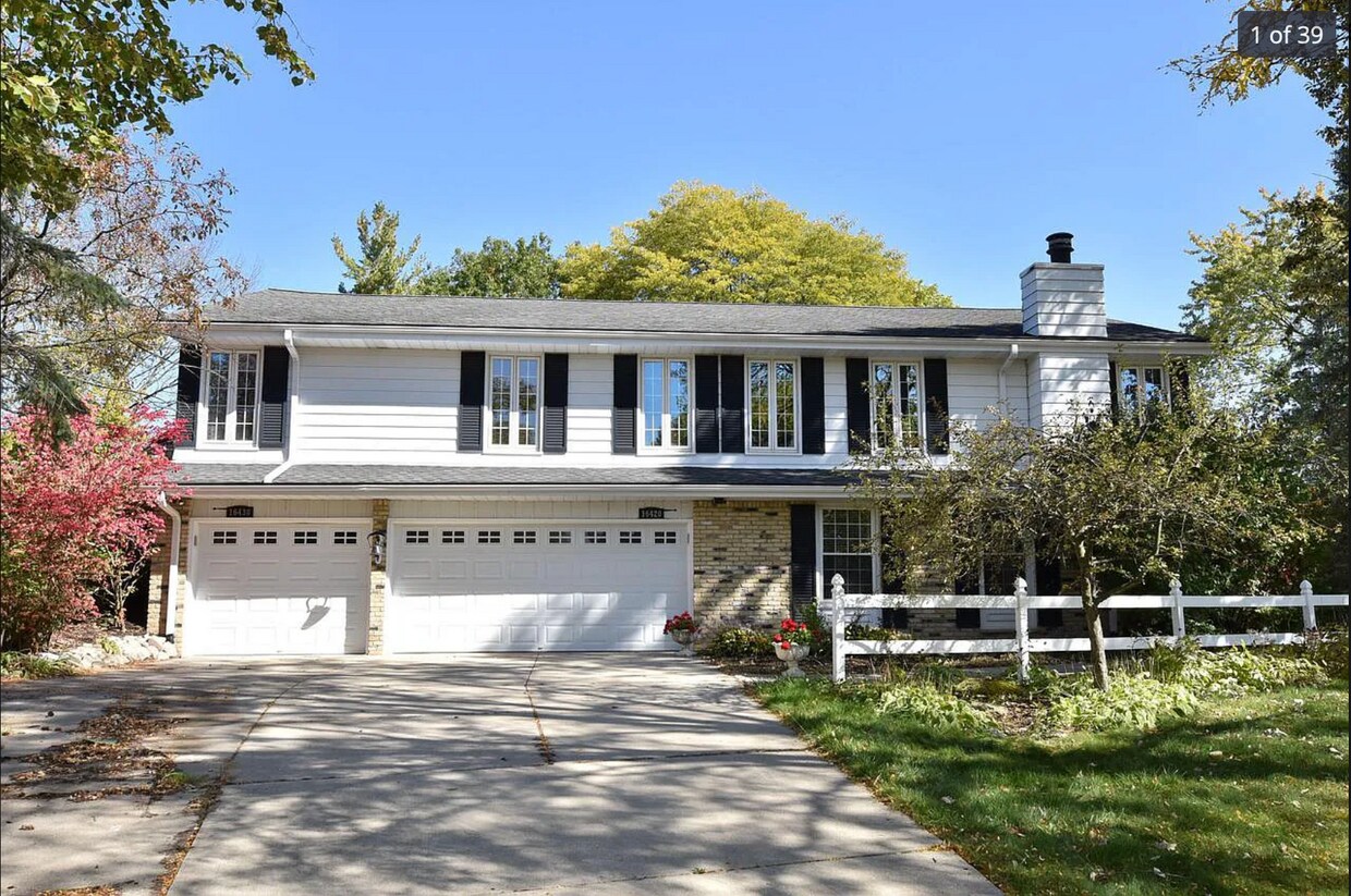 Primary Photo - 16420 Tia Ct