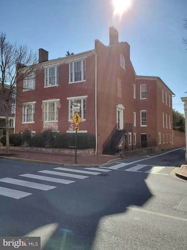 Building Photo - 100 E Church St