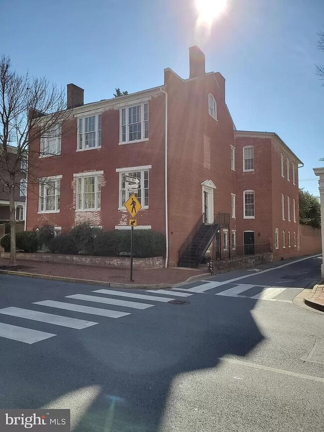 Building Photo - 100 E Church St