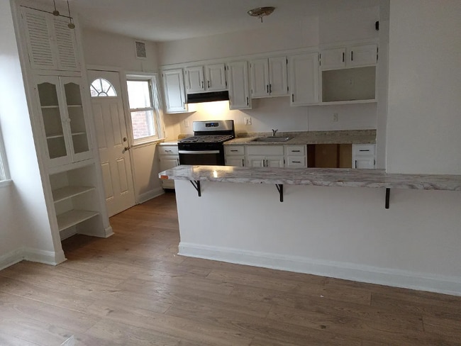 Photo - 1661 Ralworth Rd House