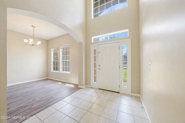 Building Photo - 14083 Summer Breeze Dr E