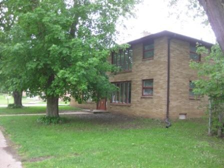 Building Photo - 910 W Badger Rd