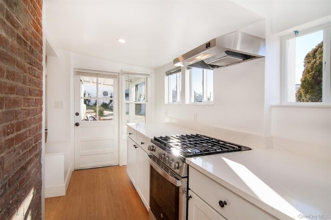 Building Photo - 9 N Buckhout St