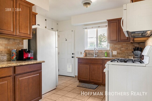 Foto del edificio - 12417 1/2 Chandler Blvd-A