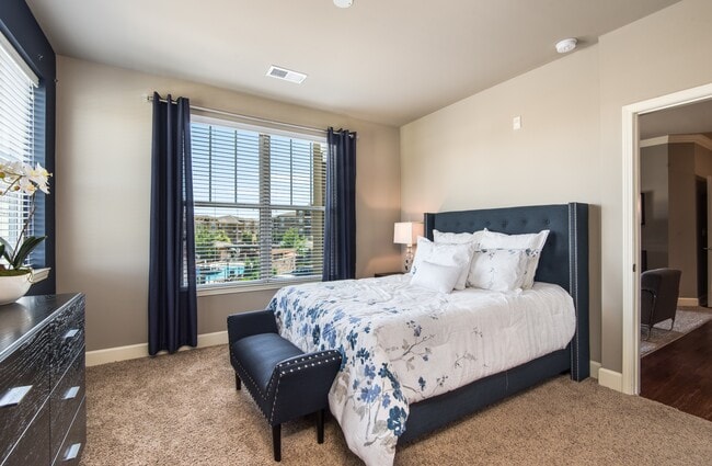 Building Photo - Residences at Prairiefire Apartment Homes