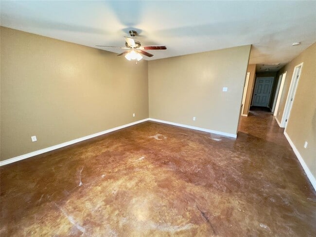 Building Photo - 709 San Saba St