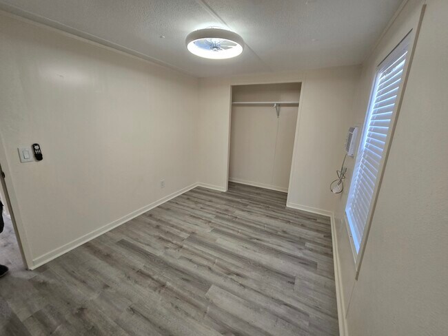 Foto del edificio - 960 N Rock Crusher Rd