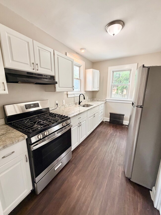 Building Photo - 517 Brad St