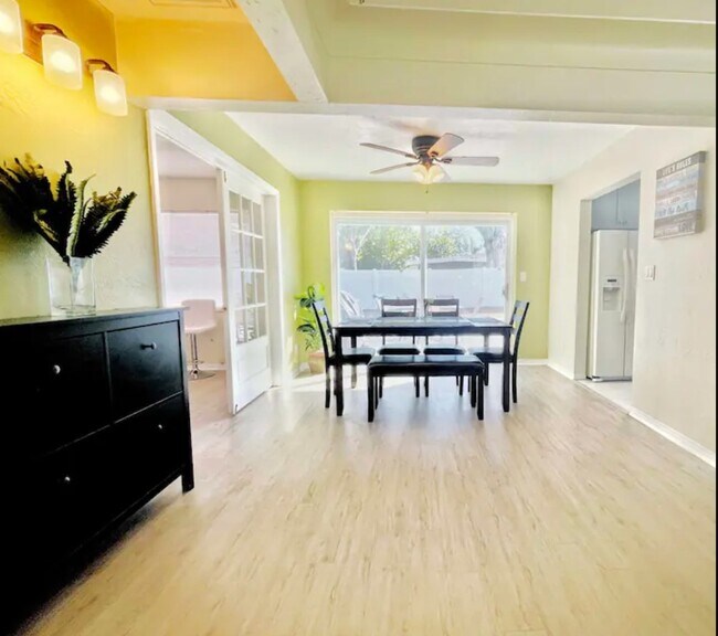 Vista de la puerta principal - 1078 58th Ave S