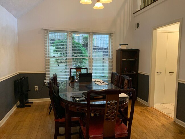 Foto del edificio - Condo available downtown Greenville