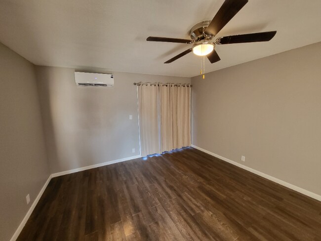 Foto del edificio - 734 N Country Acres Ave